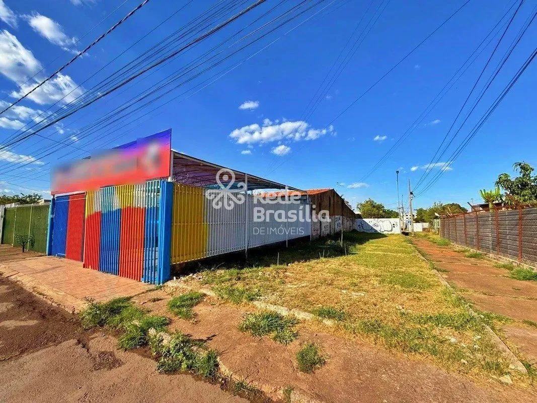 QNL 23 | Casa 3 Quartos - Aceita Financiamento e FGTS - com 10 Vagas de Garagem ...