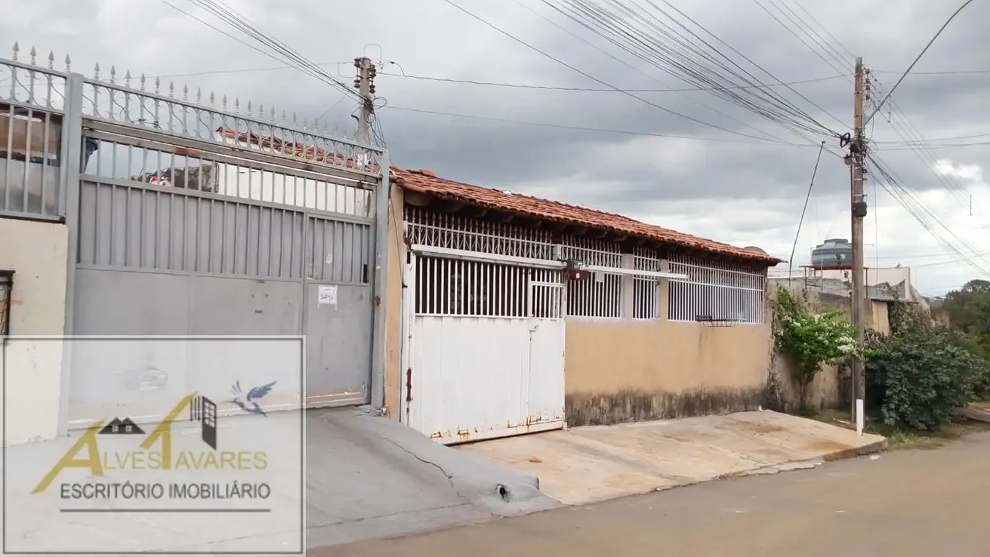 VENDE-SE casa térrea em samambaia na QR 608, com HABITE-SE.Podemos dizer que enc...