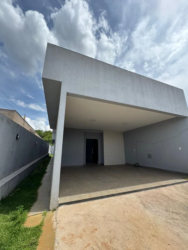 Casa de alto padrão à venda em Arniqueiras, com excelente localização próxima à ...