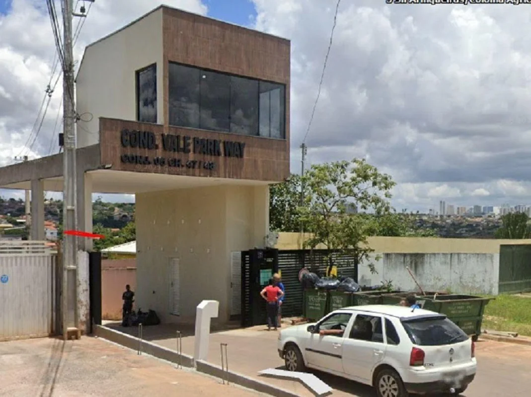 LOTE 400 M² COM EDICULA NOS FUNDOS!! OPORTUNIDADE PARA CONSTRUIR!!VENDO TERRENO ...