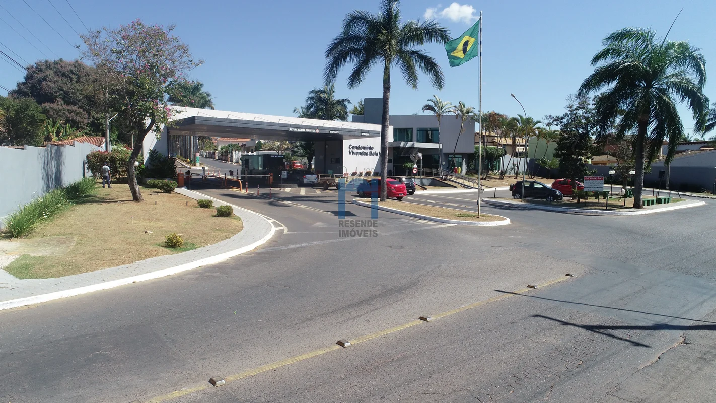 Excelênte casa terréa sendo casa principal com 03 quartos com uma suíte e casa d...