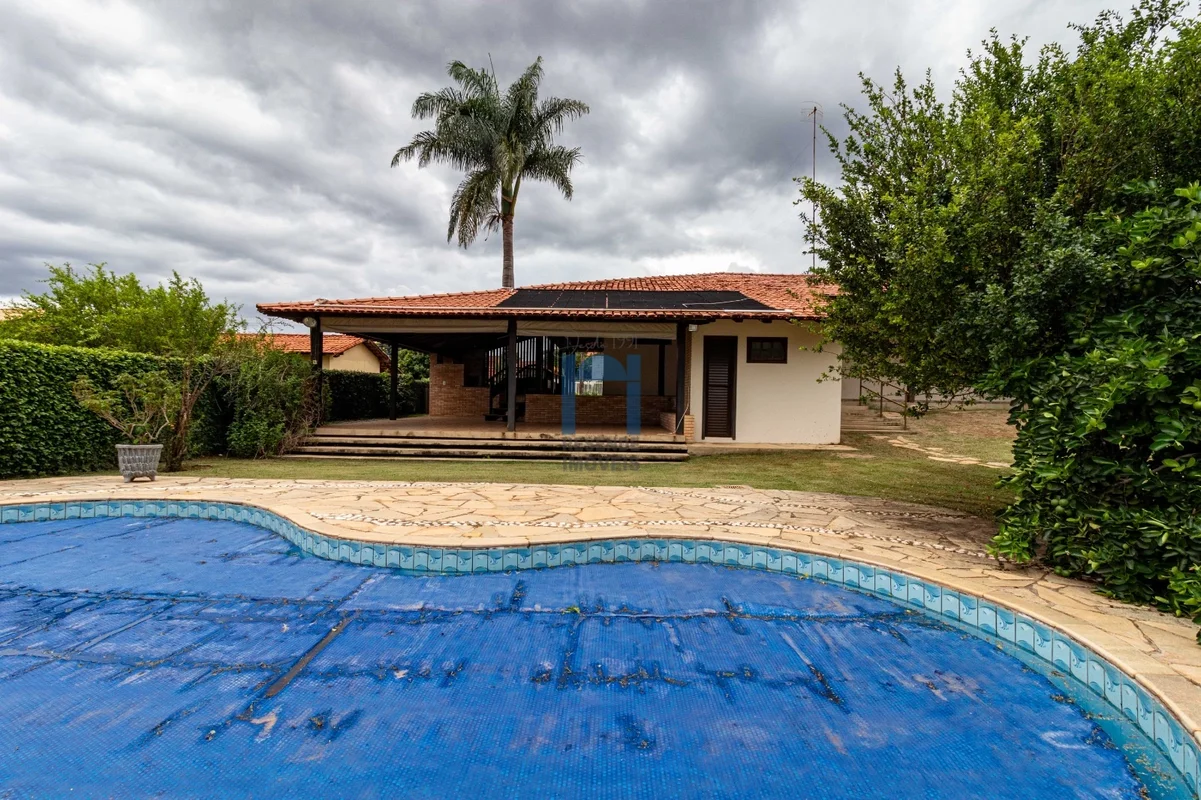 Excelênte casa terréa sendo casa principal com 03 quartos com uma suíte e casa d...