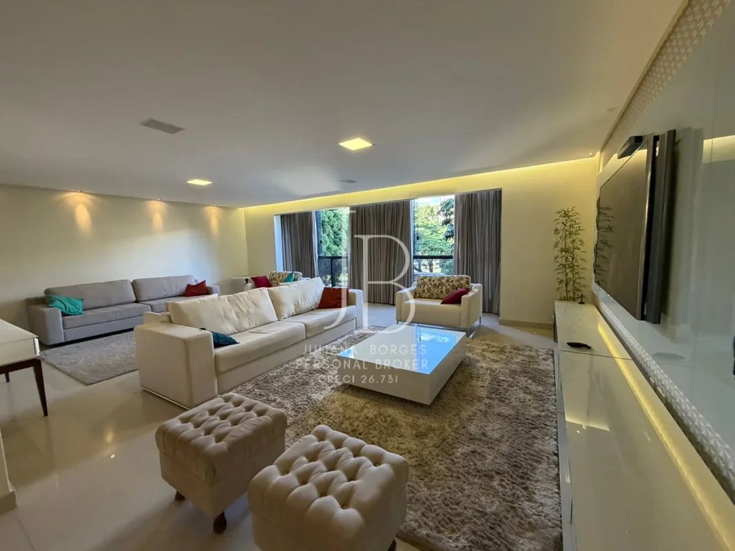 VENDO LINDO APARTAMENTO, VAZADO,REFORMADO NA ASA NORTE 4 quartos, sendo uma suít...