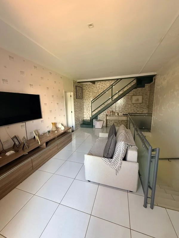 SOBRADO À VENDA – Samambaia NorteQR 431 – CJ 4 – LT 2 R$ 385.000,00Excelente opo...