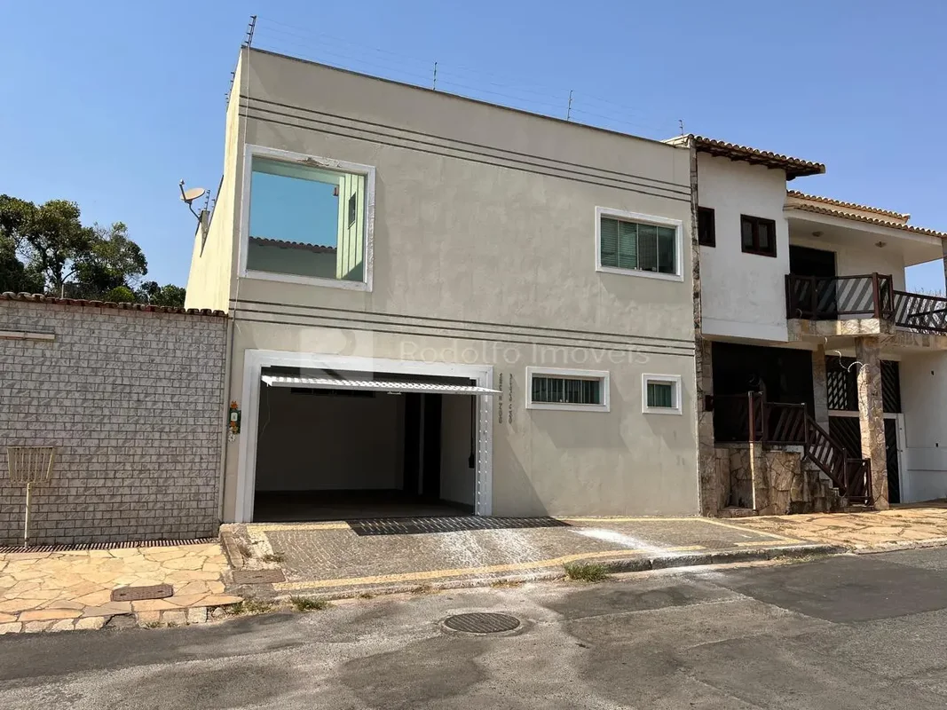 CASA INCRÍVEL PARA LOCAÇÃO – ESPAÇO, CONFORTO E SOFISTICAÇÃO! PERFEITA PARA QUEM...