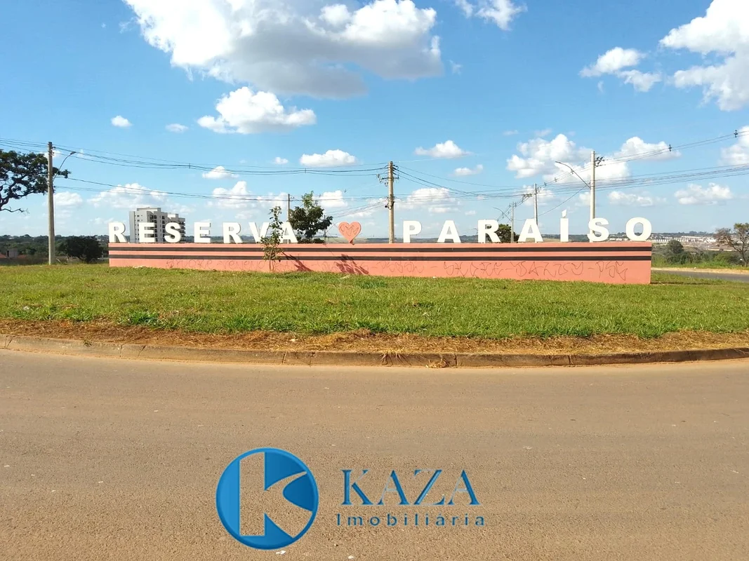 Lote com água encanada, asfalto nas ruas, iluminação pública, muito bem localiza...