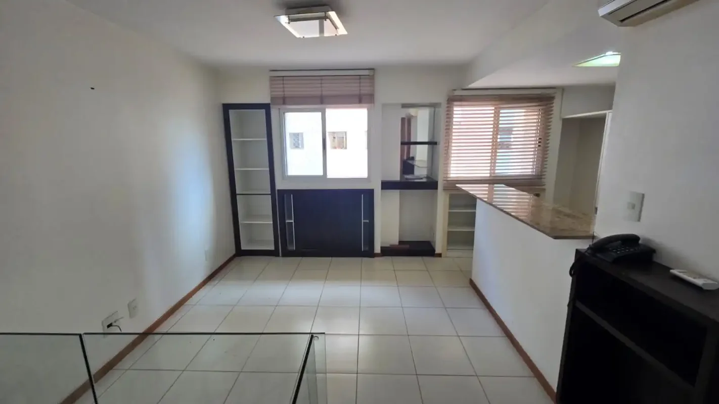 Conheça um apartamento duplex de 54 m², localizado na CA 10, no coração do Lago ...