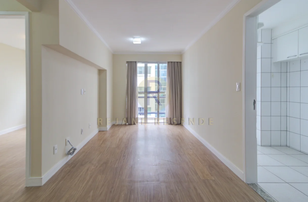 Vendo excelente apartamento de 2 quartos, sendo uma suíte.Condomínio oferece amp...