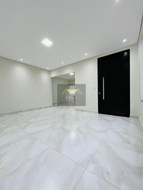 Descubra o charme dessa casa sobrado na Avenida da Misericórdia, na Colônia Agrí...