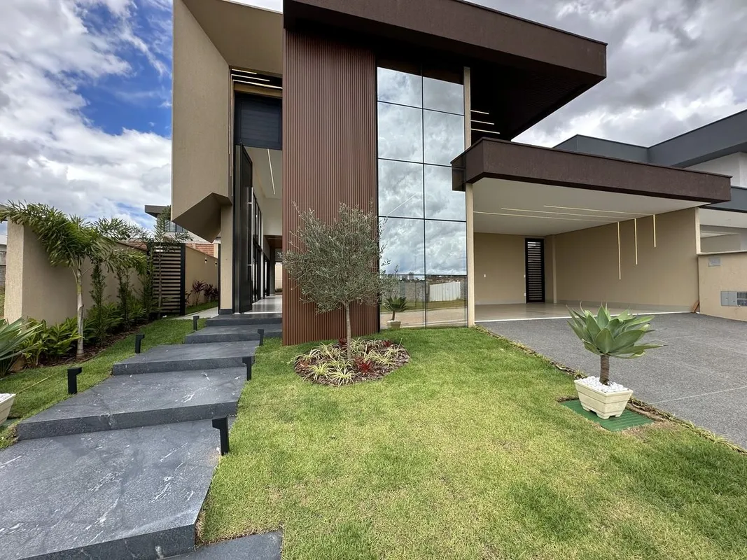 Casa térrea de alto padrão à venda no Jardins ItáliaTerreno de 525m2 e 286m2 de ...