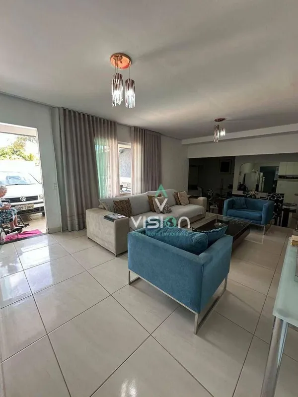 Venda em Vicente Pires, dentro de condomínio, Rua 4Casa com aproximadamente 235m...