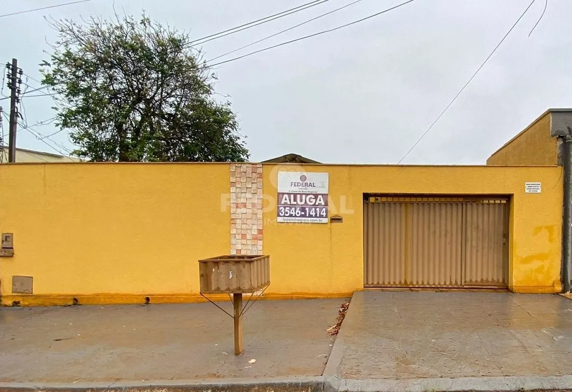 Casa com dois quartos sendo uma suite, sala, copa, cozinha, banheiro social, are...