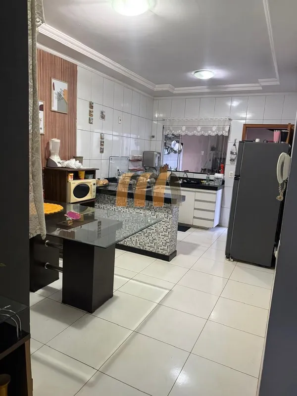 03 quartos02 banheiros Jardim de invernoCopa/cozinhaSalaGaragem 02 carros1/2 da ...