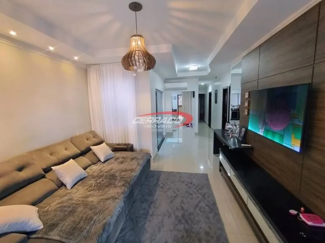 Casa térrea com 3 quartos sendo 1 suíte, escritório, montada em armários, ares c...