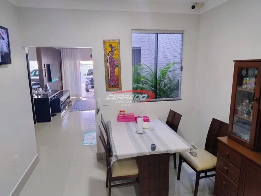 Casa térrea com 3 quartos sendo 1 suíte, escritório, montada em armários, ares c...