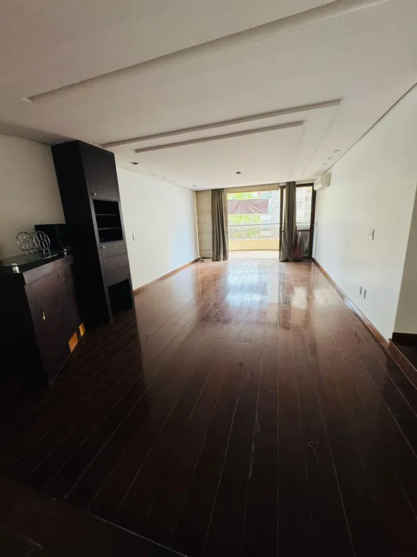 Apartamento com 248 m², sendo 1 por andar, garantindo privacidade e exclusividad...