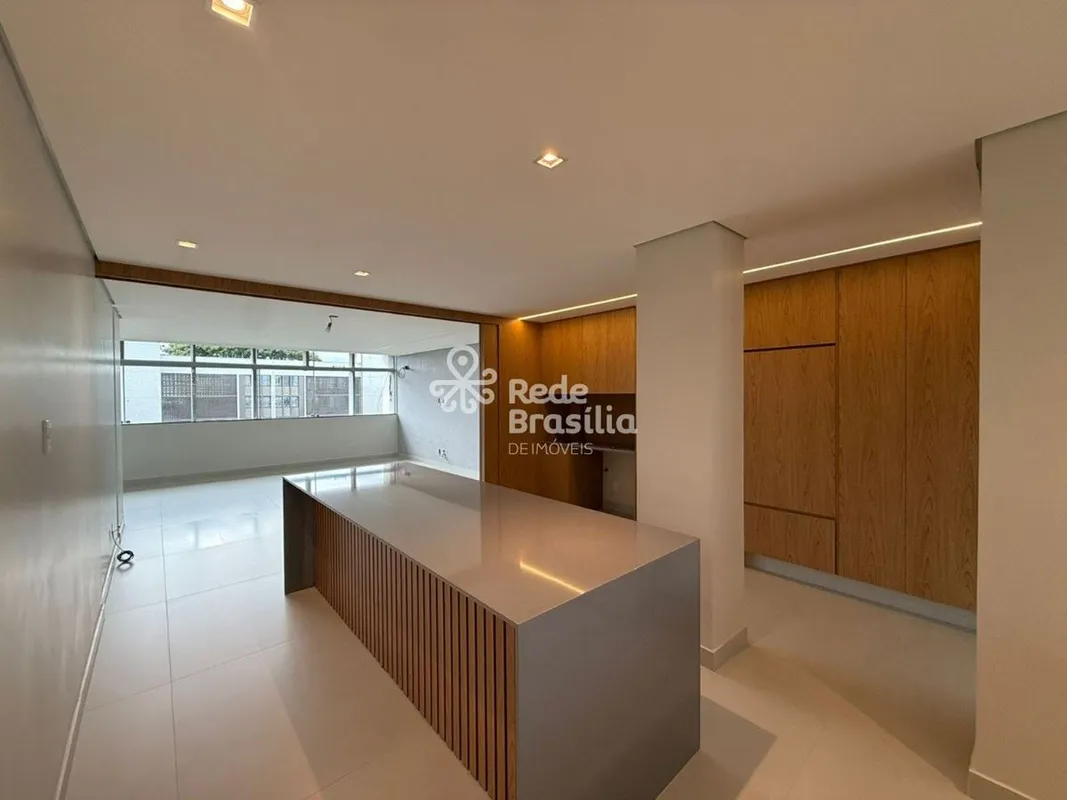 Encante-se com um dos endereços mais nobres e desejados de Brasília!Localizado n...