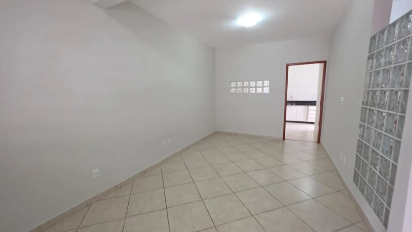 Casa Reformada - Conforto e Espaço para Sua FamíliaImóvel com pintura nova, sala...