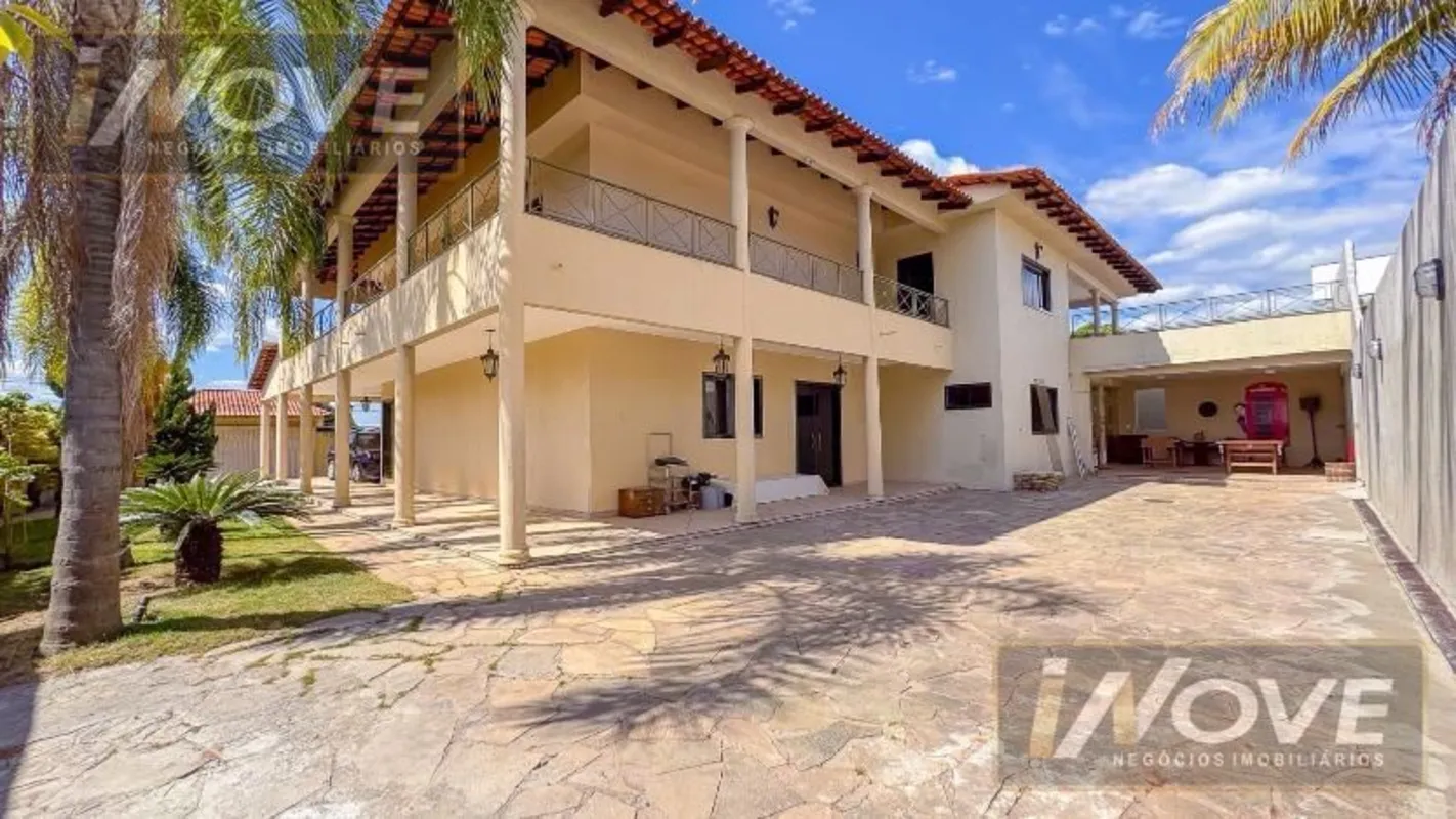 Casa em Arniquira, a oportunidade dos seus sonhos!A casa com 900 m2 área utilÁre...