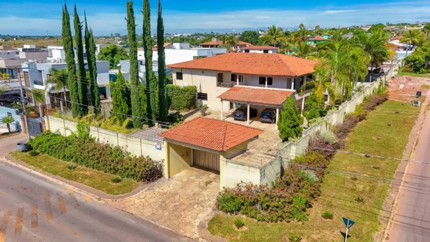 Casa em Arniquira, a oportunidade dos seus sonhos!A casa com 900 m2 área utilÁre...