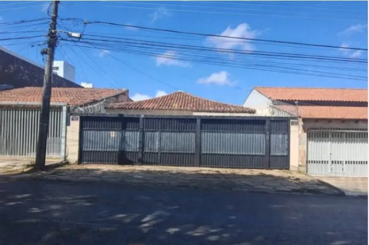 A FUTURA NEGÓCIOS IMOBILIÁRIOS disponibiliza para VENDA:Excelente Casa com 350m²...