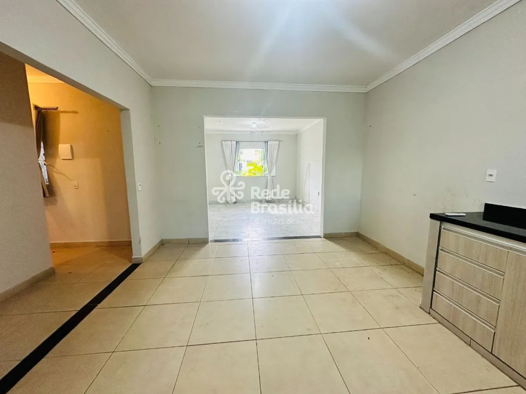 RESIDÊNCIA 01:Casa Térrea em Condomínio Fechado com:Sala de TVCozinha com armári...