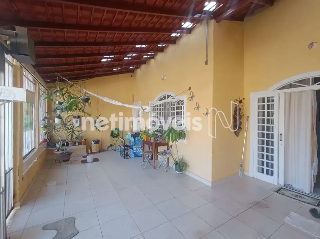 Maravilhosa casa térrea com laje, excelente localização, próximo aos principais ...