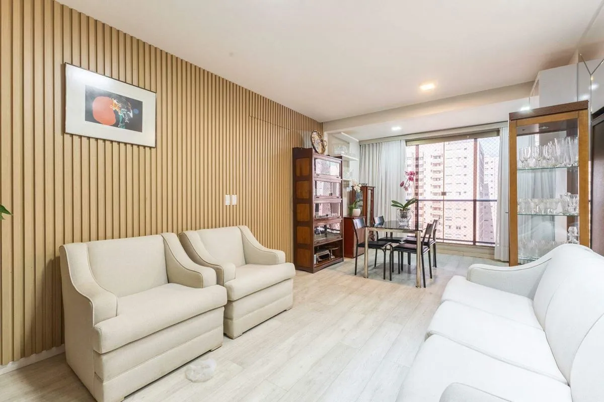 Apartamento com uma planta inteligente, possui 80,86m², reformado, oferece confo...