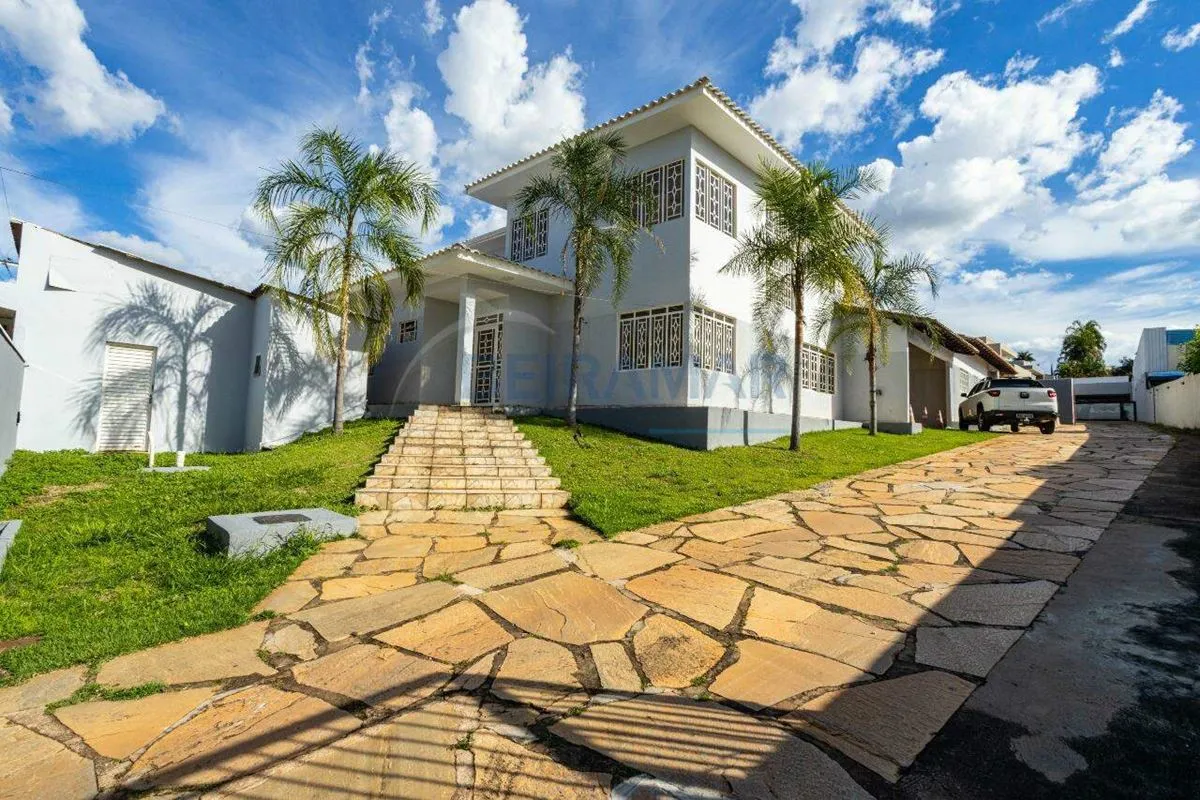 Área Interna-Sala / Recepção-Sala ampla com pé-direito duplo-Espaço para até 03 ...