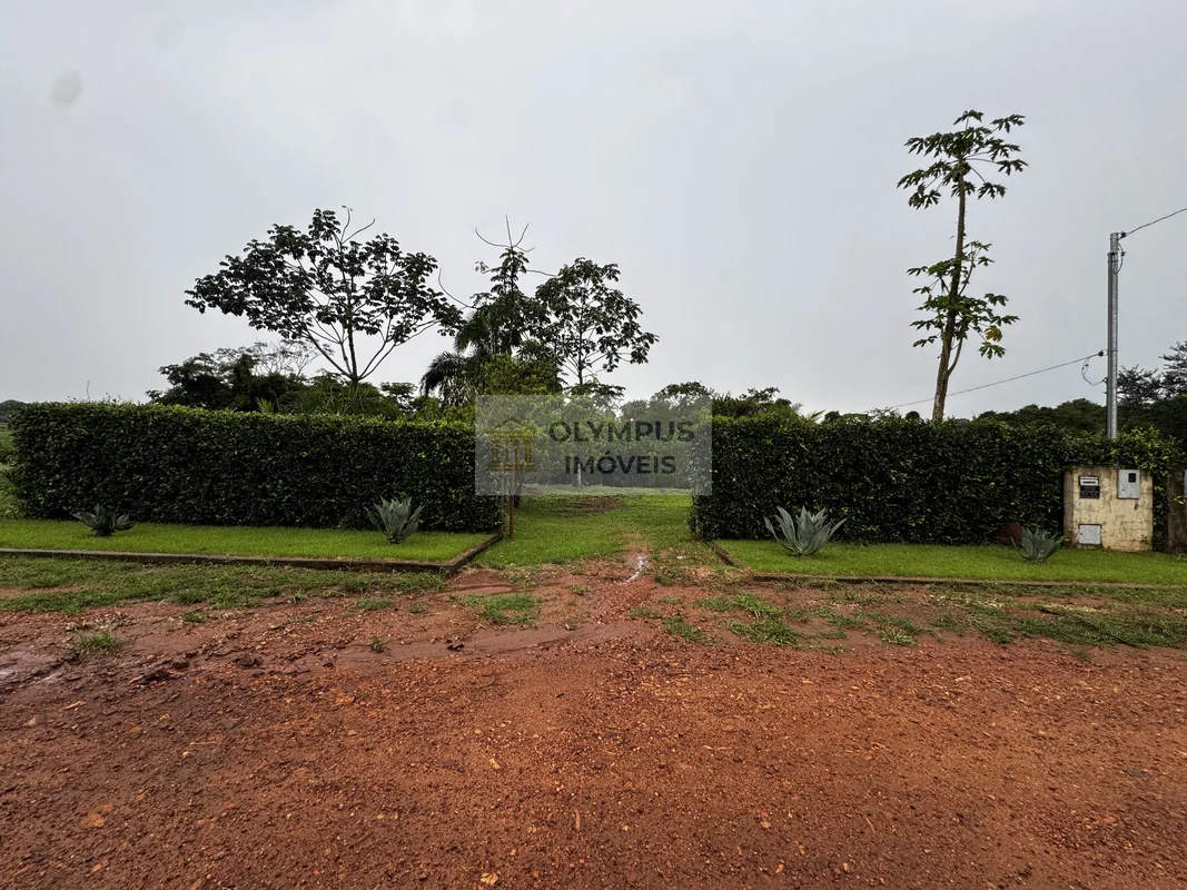 Lote 1.100 m² ao lado do lago com mina de água no terreno.Resumo* Área: 1.100 m²...