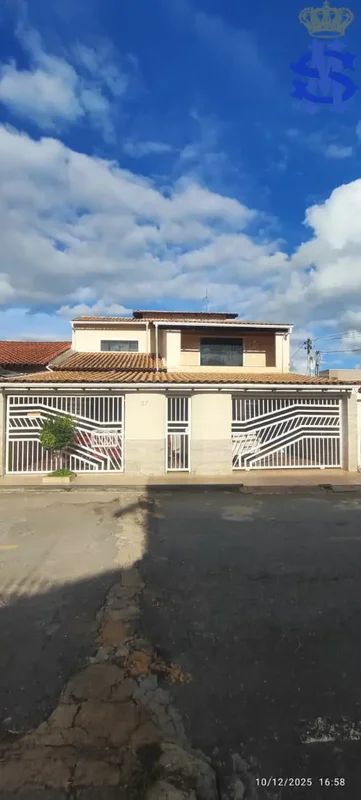 Descubra uma casa incrível no QE 17 Conjunto F, Guara II, no coração de Guara, D...