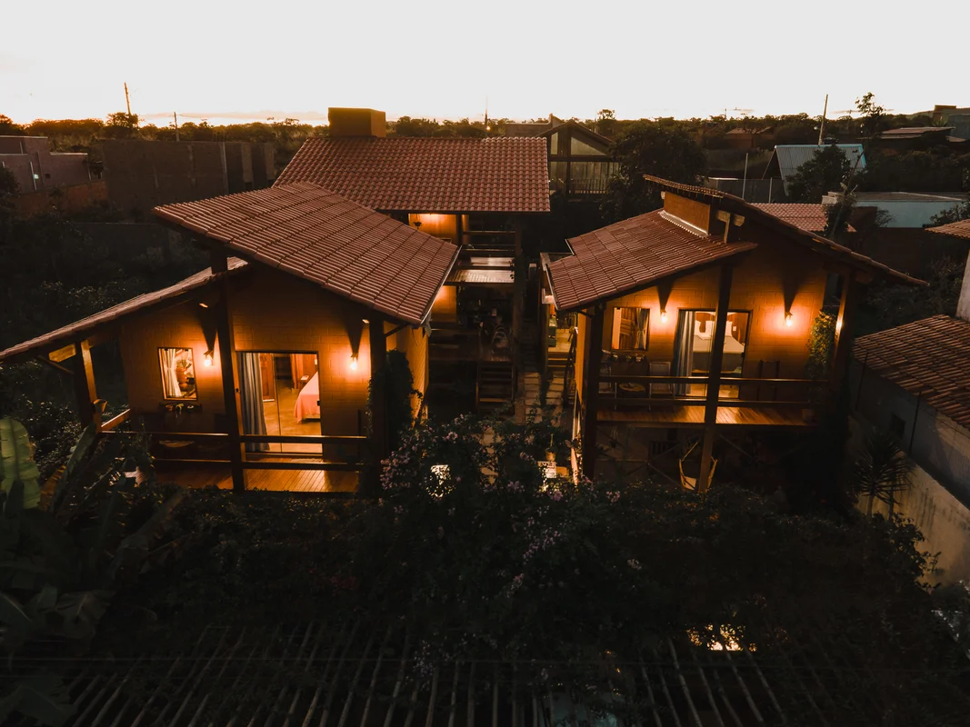 Bangalôs Canela de Ema com frente para reserva ambiental.Chalés de alto padrão s...
