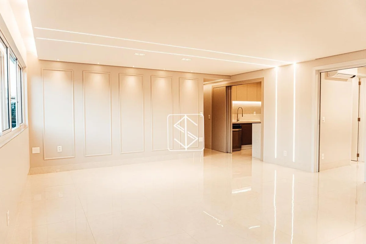 Salerno Imob apresenta:Apartamento reformado localizado na SHCGN 714 Norte. O im...