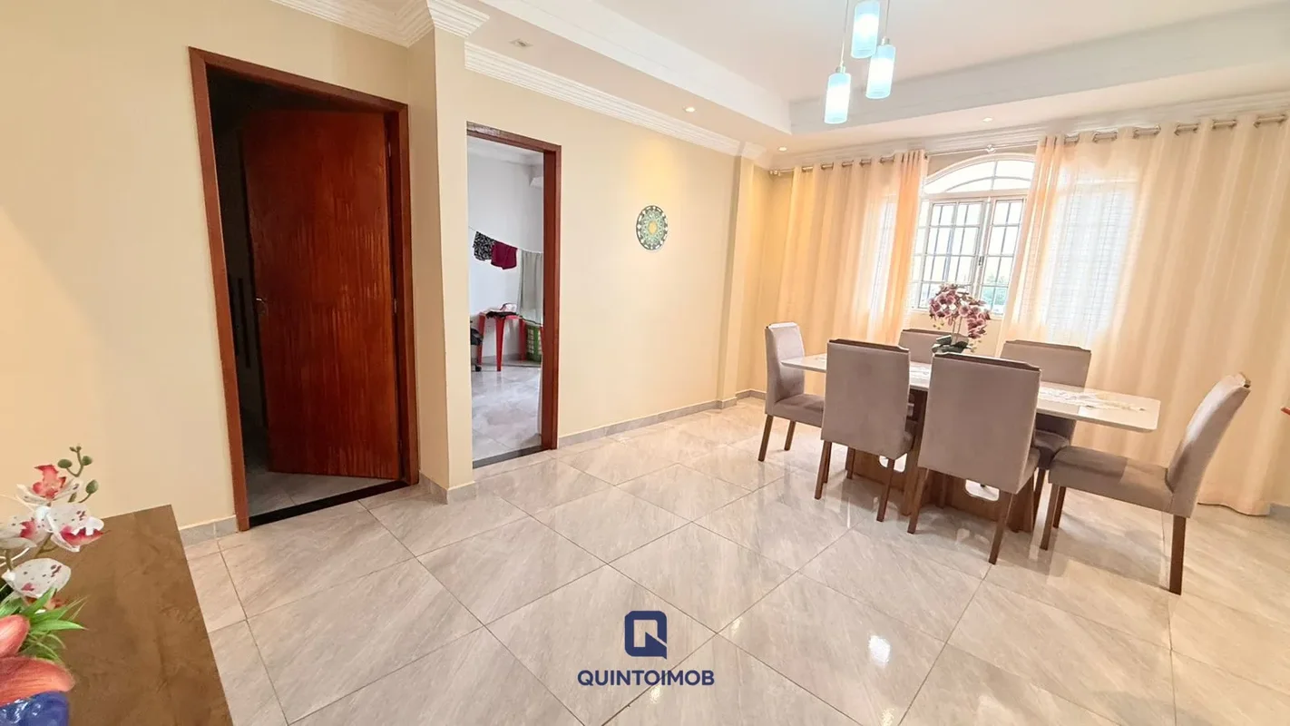 Sobrado à venda na Recanto das Emas – Quadra 403 | Lote de esquinaExcelente opor...