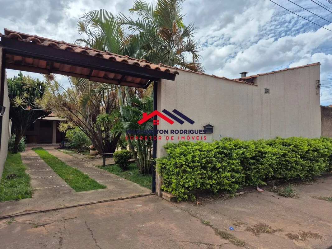 CASA PERFEITA PARA QUEM BUSCA UM IMÓVEL ACONCHEGANTE COM CHURRASQUEIRA, QUINTAL ...