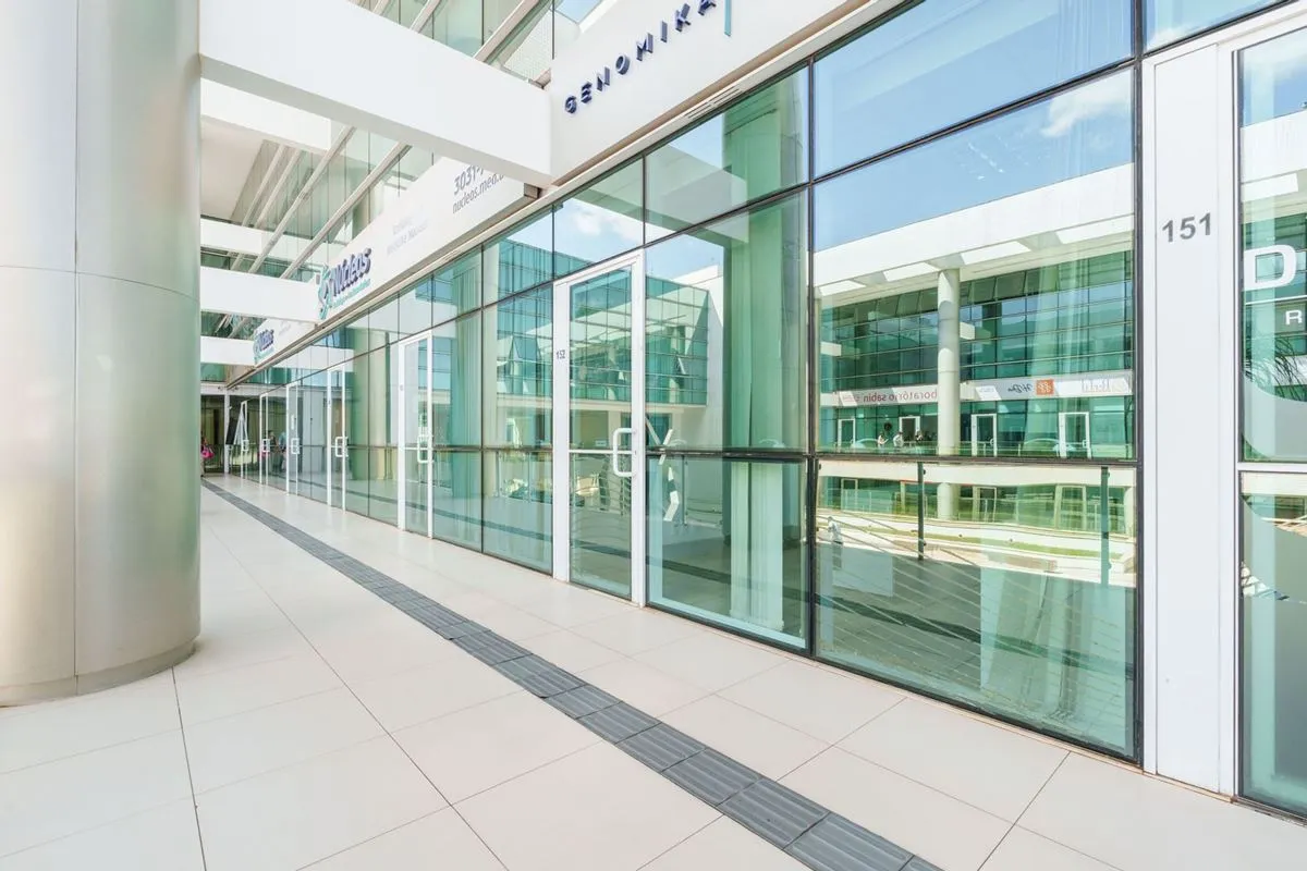 Loja situada no Edifício Advance II na Asa Sul, Brasília/DF.Com uma área de 35m²...