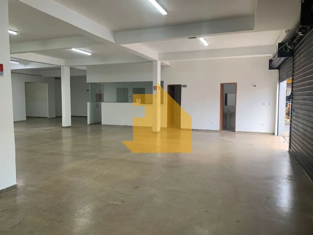 Com 400m², esta loja é perfeita para quem busca espaço, visibilidade e praticida...