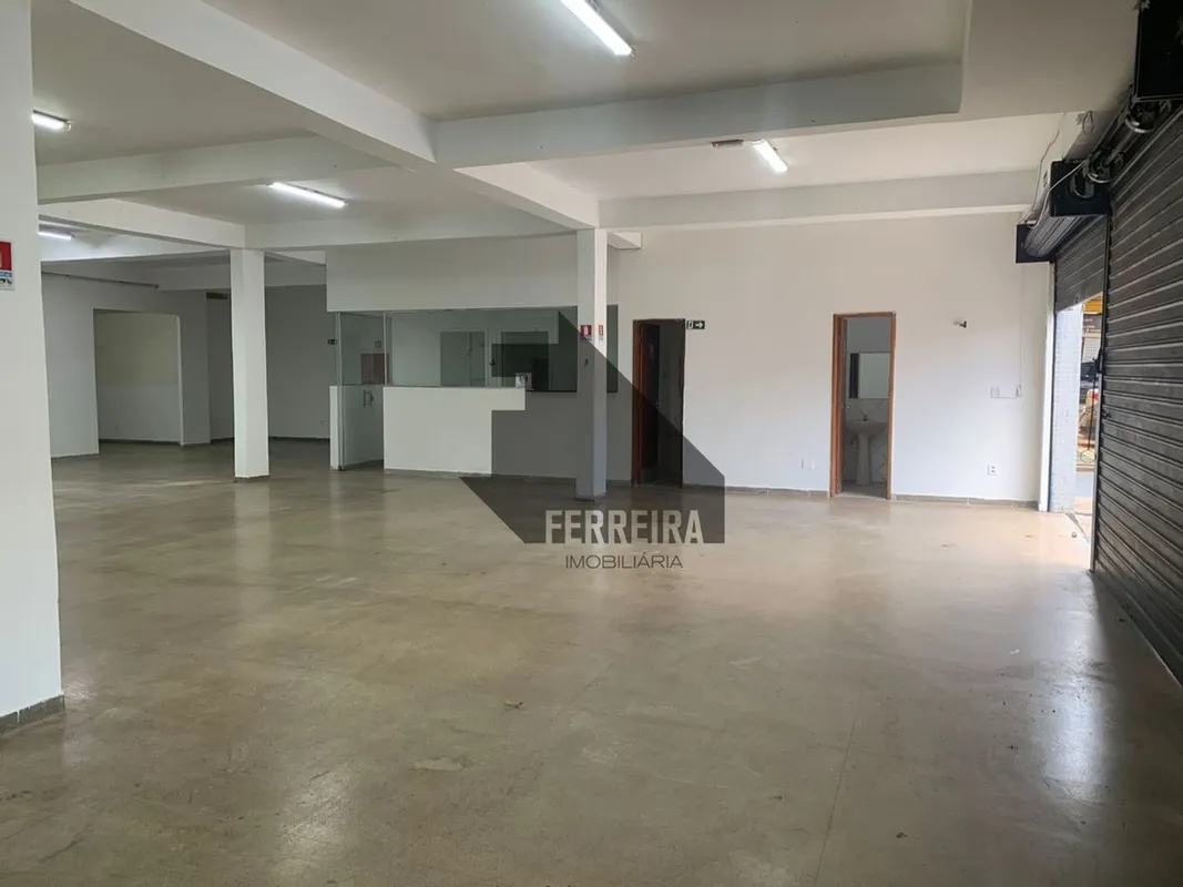 Com 400m², esta loja é perfeita para quem busca espaço, visibilidade e praticida...