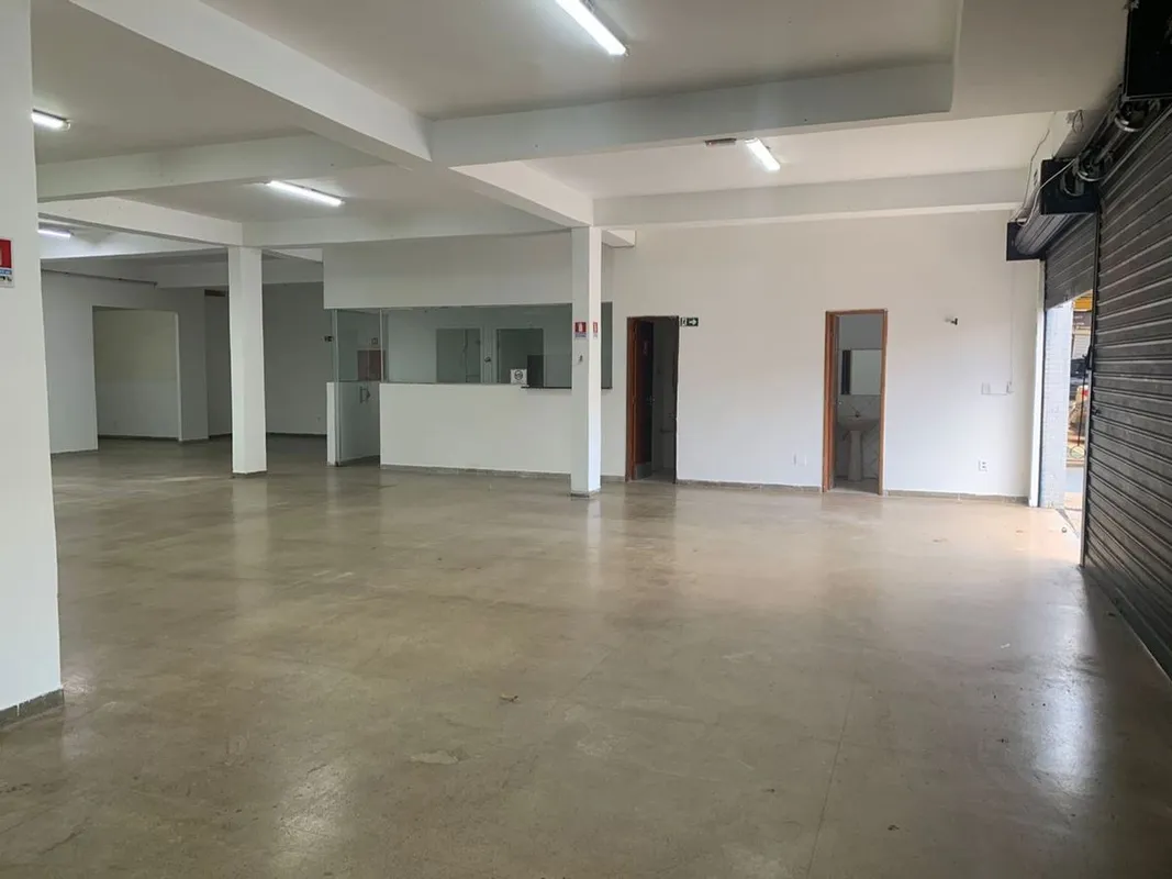 Com 400m², esta loja é perfeita para quem busca espaço, visibilidade e praticida...