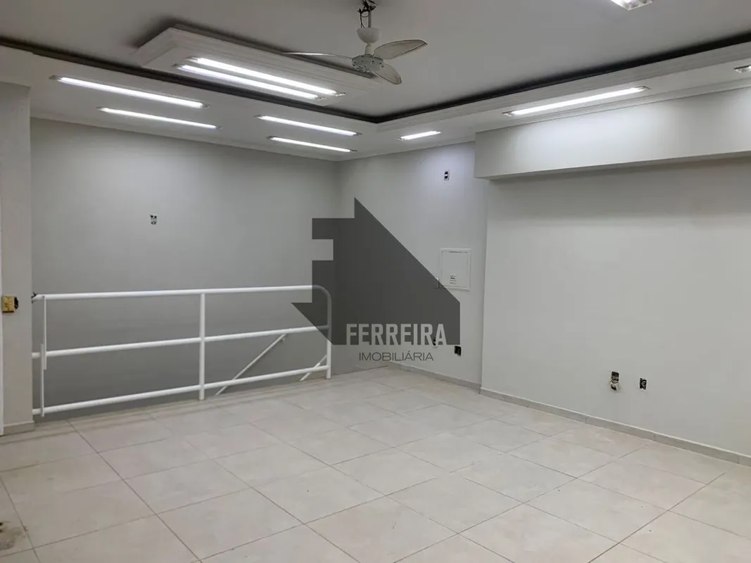 Oportunidade imperdível! Loja e subsolo no Lúcio Costa. Área total de 82,50 m², ...