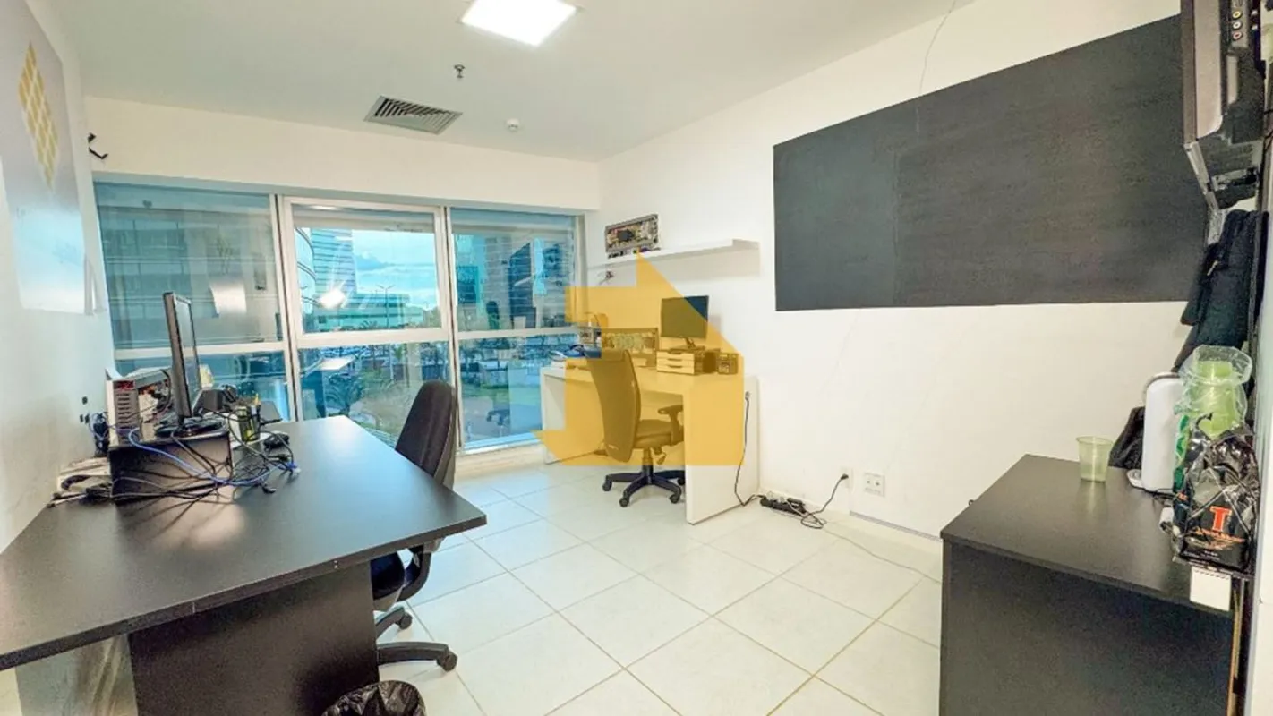 Venha conhecer esta incrível sala comercial de 28m² no Edifício Vision, com uma ...