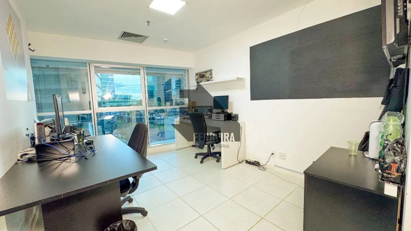 Venha conhecer esta incrível sala comercial de 28m² no Edifício Vision, com uma ...