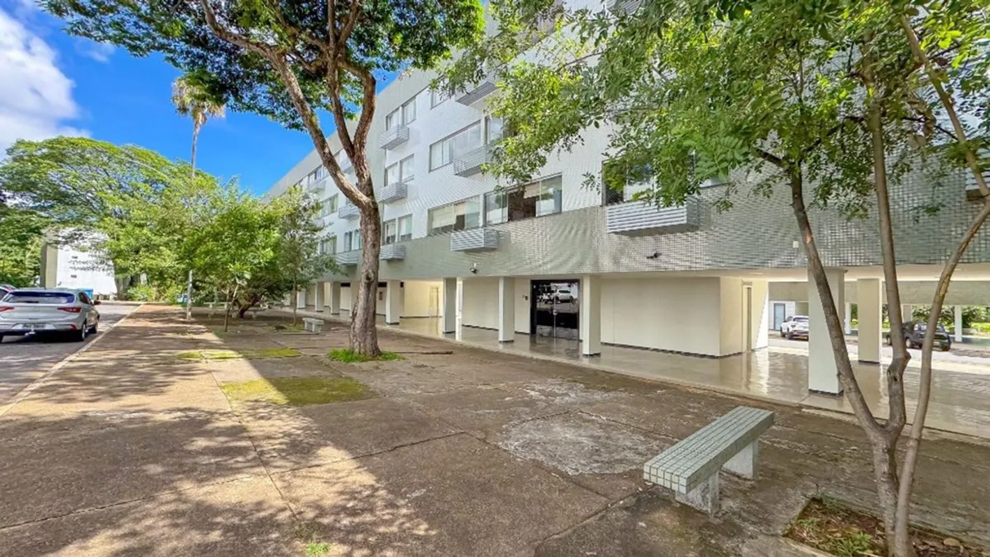 SQN 416 Bloco C - 1° ANDARPrédio e pilotis reformados, vazado, primeiro andar e ...