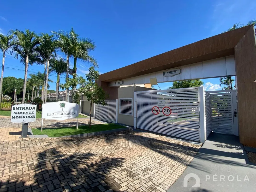 Sobrado em condomínio fechado com quatro quartos sendo quatro suítes, sendo uma ...