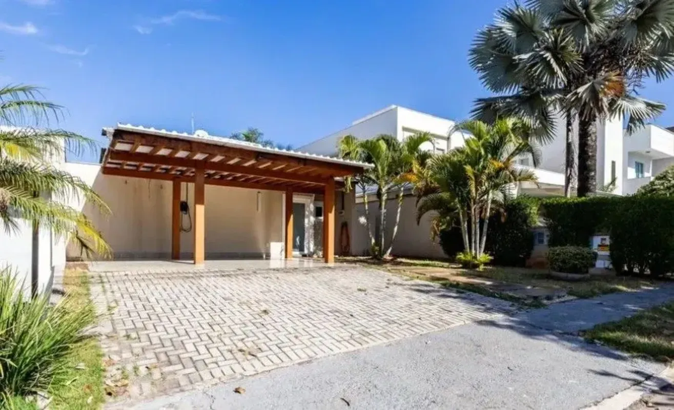 Oportunidade real com potencial pra modernização no Portal do Sol I: casa com 3 ...