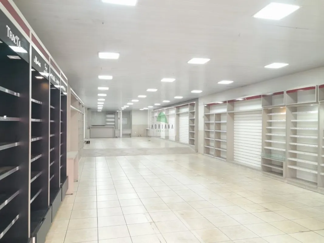loja excelente localização frente para Rua 15 de dezembro, 200 mts² com mezanino...