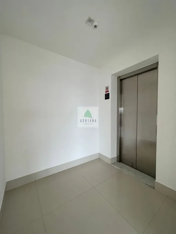 3 suítes todas com armários planejados finamente executados , sala ampla com vis...