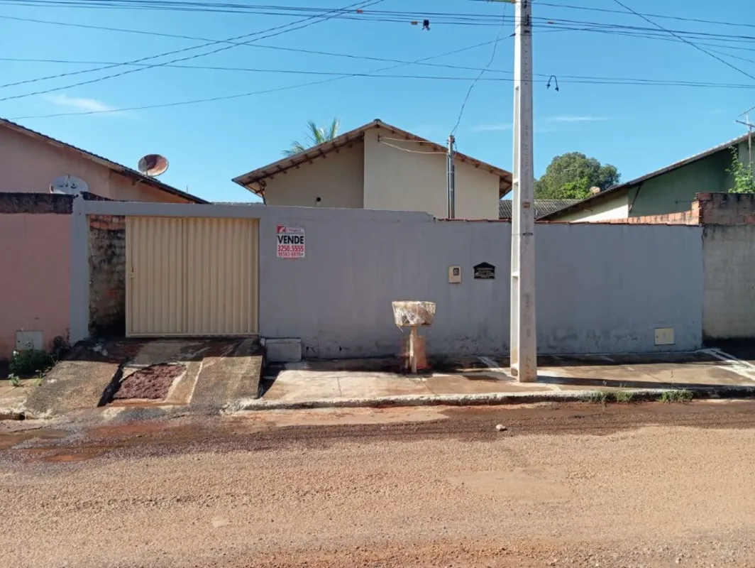 Casa à venda com 70m² de área construída em lote de 248,67m² com 3/4, localizada...