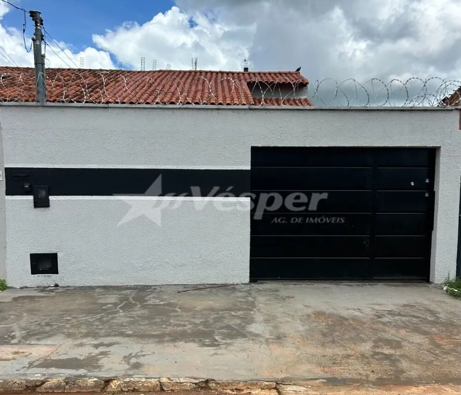 Casa Residencial à venda com 150m² e 2 quartos sendo 1 suíte no Bairro São Franc...