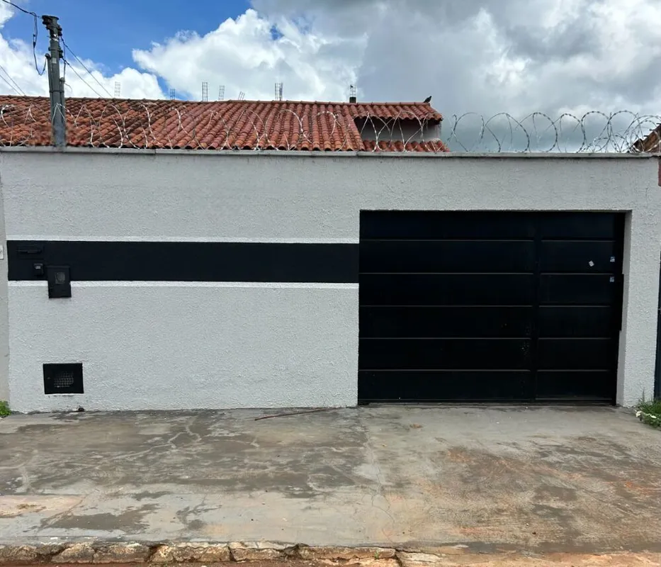 Casa Residencial à venda com 150m² e 2 quartos sendo 1 suíte no Bairro São Franc...